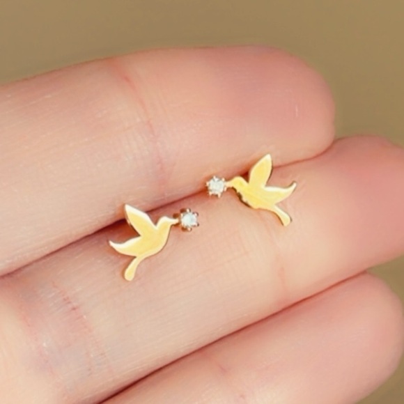14k Gold Vermeil Tiny Bird Studs - Picture 15 of 15